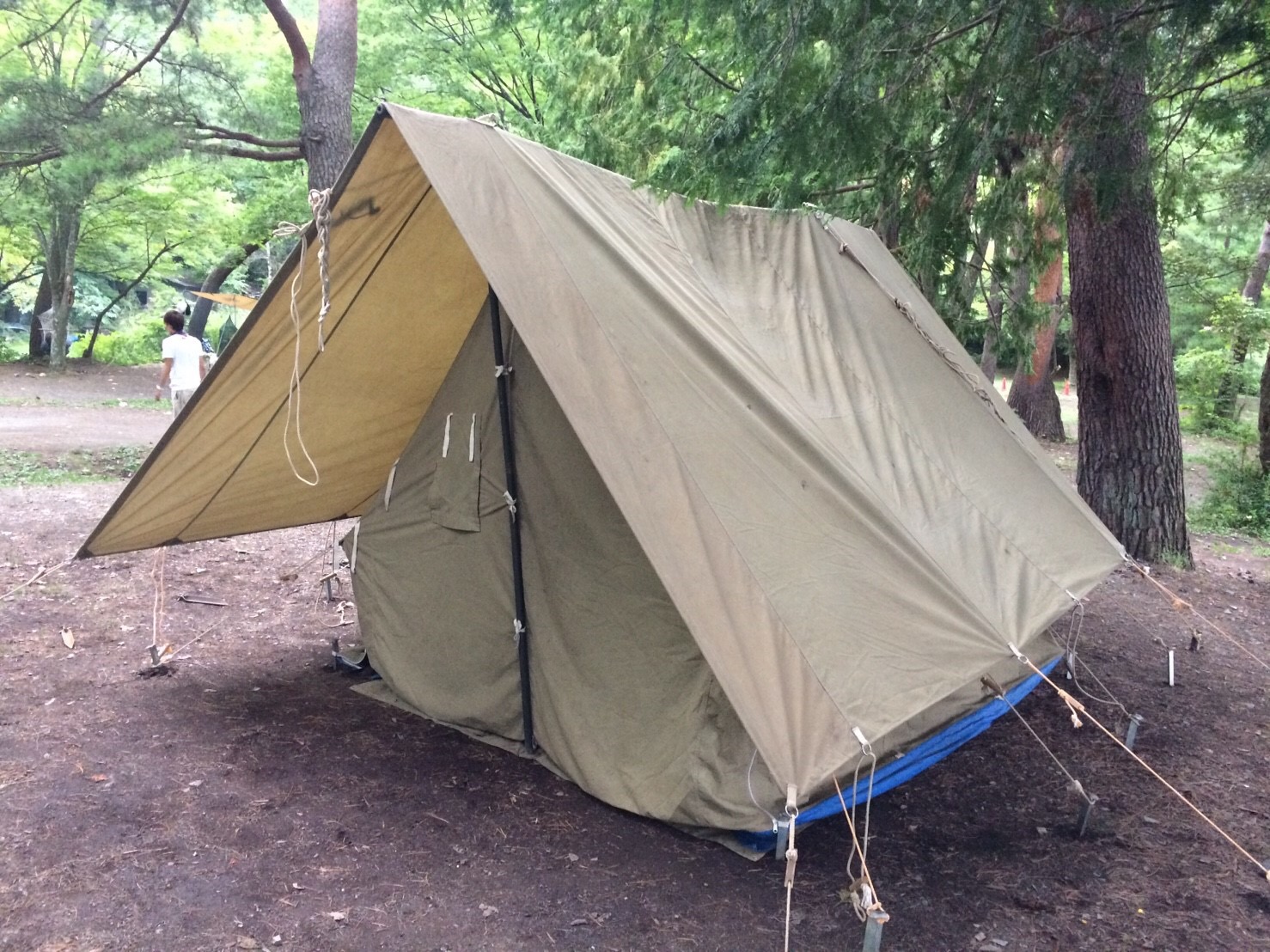 立て慣れないA型テントの設営は難しかったです。